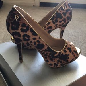 Thalia Sodi leopard high heels